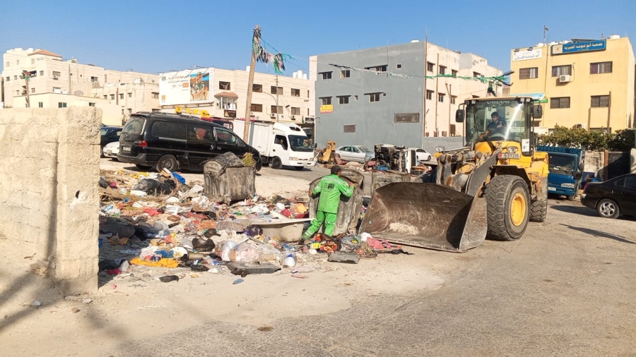 كوادر أمانة عمّان تواصل عملها حتى في يوم الجمعة للحفاظ على نظافة العاصمة