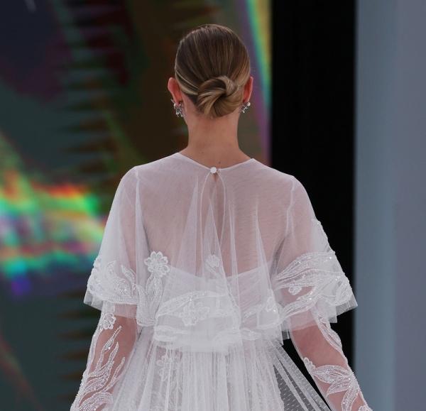 تسريحات شعر عرائس مستوحاة من أسابيع الموضة