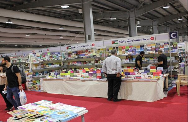 عمّان تحتفي بالذاكرة والإبداع في ثالث أيام معرض الكتاب