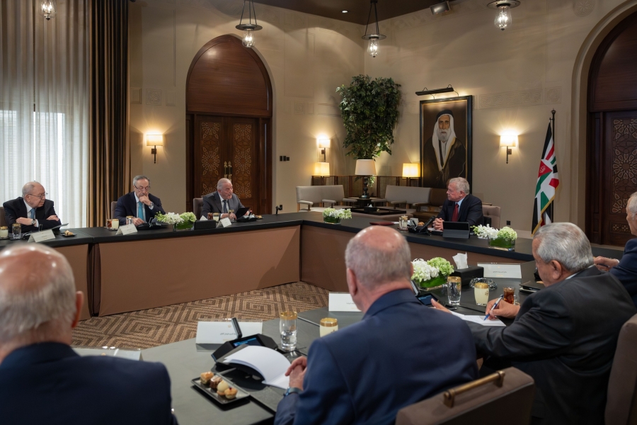 رؤساء الحكومات الحاضرون للقاء الملك (أسماء)