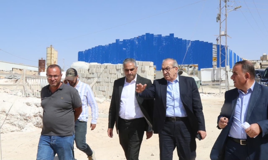 وزير الأشغال يتفقد مشاريع تطوير المنطقة الصناعية بوادي العش في الزرقاء