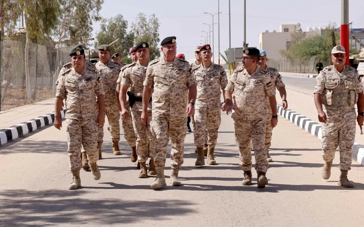 رئيس هيئة الأركان المشتركة يزور قيادة المنطقة العسكرية الوسطى