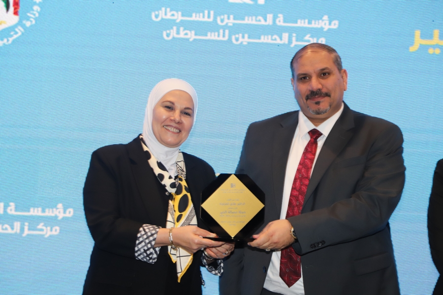 التربية تكرم مدراء تربية وموظفين متميزين