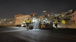 أمانة عمان تواصل أعمال التعبيد الليلي لعدد من الشوارع الرئيسية