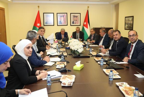 اللجنة التوجيهية لمشروع حافلات التردد السريع تتابع مراحل التشغيل وسير العمل