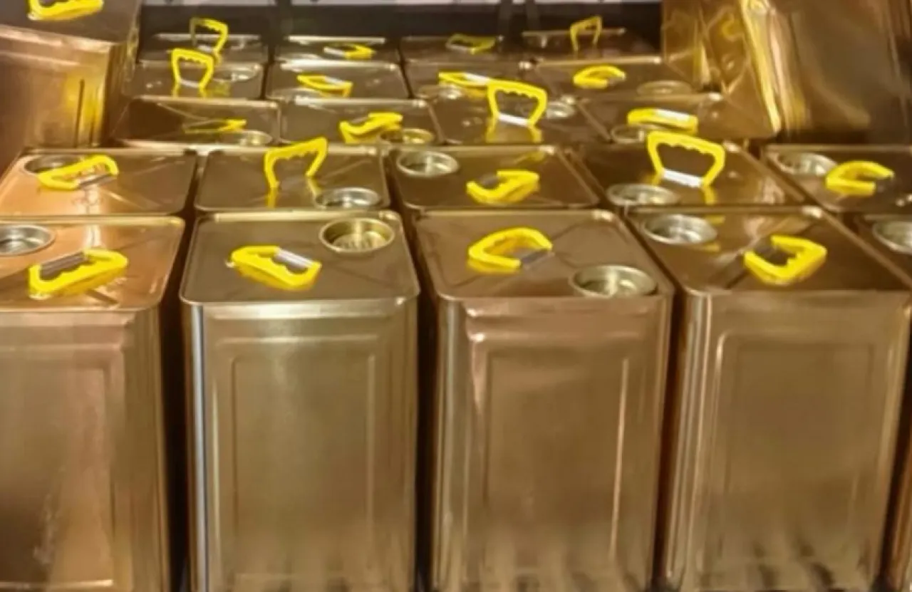 ضبط 30 تنكة زيت زيتون مغشوشة عبر إعلان إلكتروني