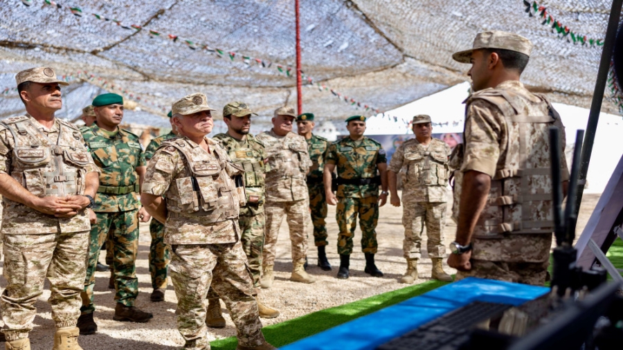 الملك وولي العهد يتابعان تمرينا ميدانيا لوحدات الدفاع الجوي الملكي