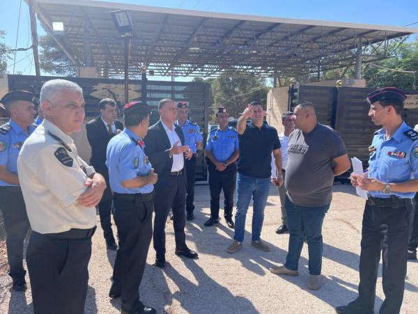 بالصور...وزير الداخلية يزور مركز حدود الرمثا