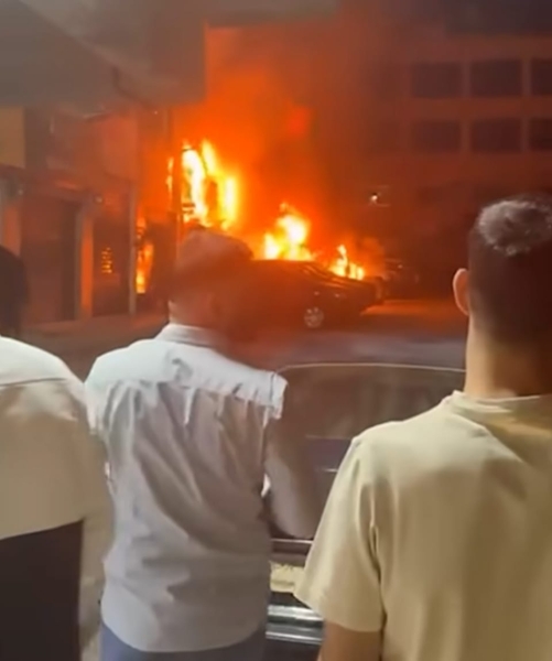 عاجل.. اندلاع حريق في مطعم ومركبتين بشارع مكة