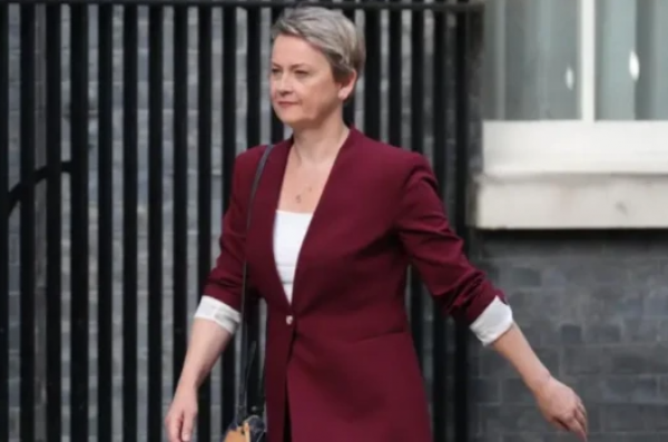 وزيرة بريطانية: منع إسرائيل دخول الغذاء إلى غزة عار