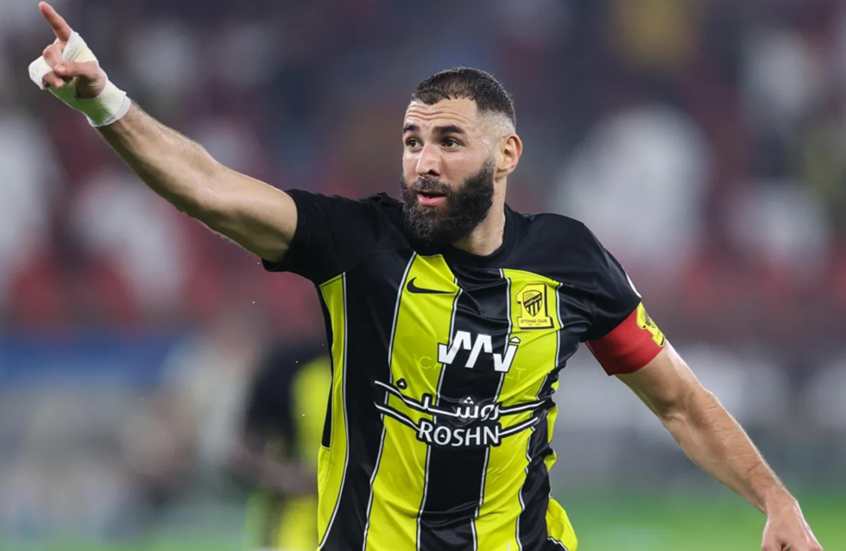 الاتحاد السعودي يرد رسميا على أنباء رغبة بنزيما في الرحيل عن الفريق