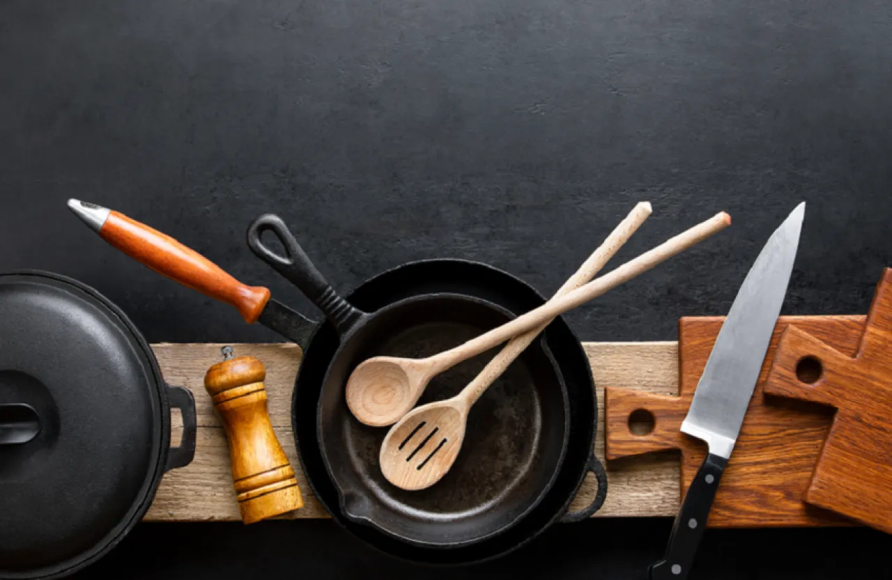 الغذاء والدواء الأمريكية تحذر من أدوات طهي قد تلوث الطعام