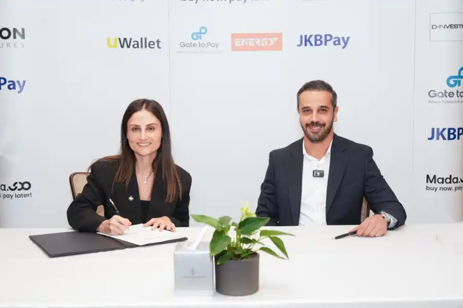 البنك الأردني الكويتي يوقّع مذكرة تفاهم مع شركة مدى لإطلاق خدمة اشتر الآن وادفع لاحقا عبر JKB Pay