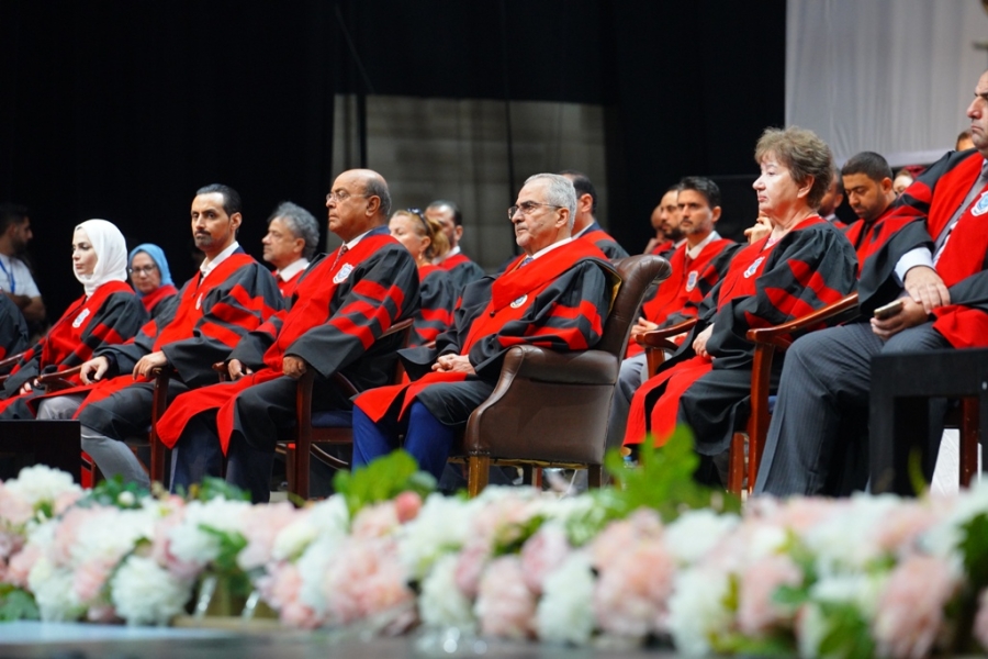 بالصور .. أ.د.حمدان يرعى احتفال عمان الاهلية لليوم الثاني بتخريج طلبة الفصل الصيفي من الفوج 32