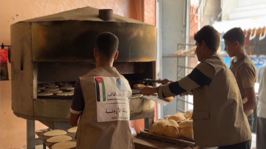 الحملة الأردنية تشغل مخبزا جديدا وسط قطاع غزة