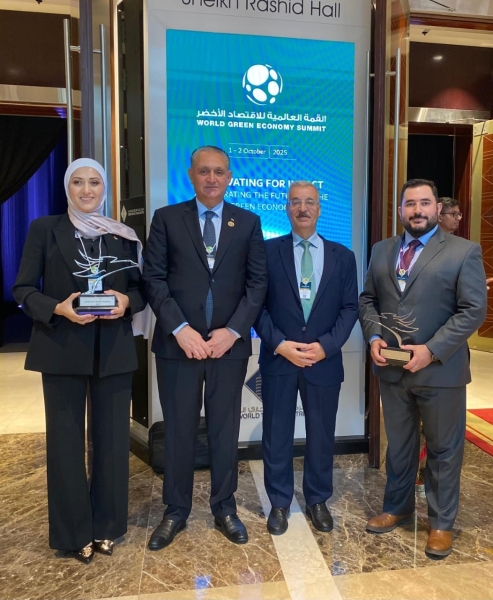 وزارة البيئة والجمعية العلمية تفوزان بالجائزة الفضية لمشاريع الطاقة الشمسية بالإمارات