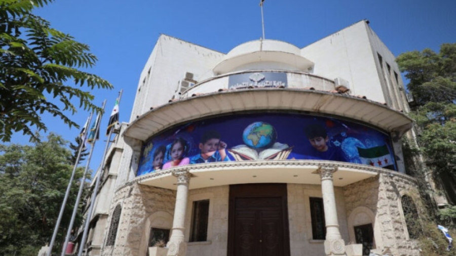 سوريا تمنع ترديد أي نشيد بالمدارس إلى حين اعتماد النشيد الوطني