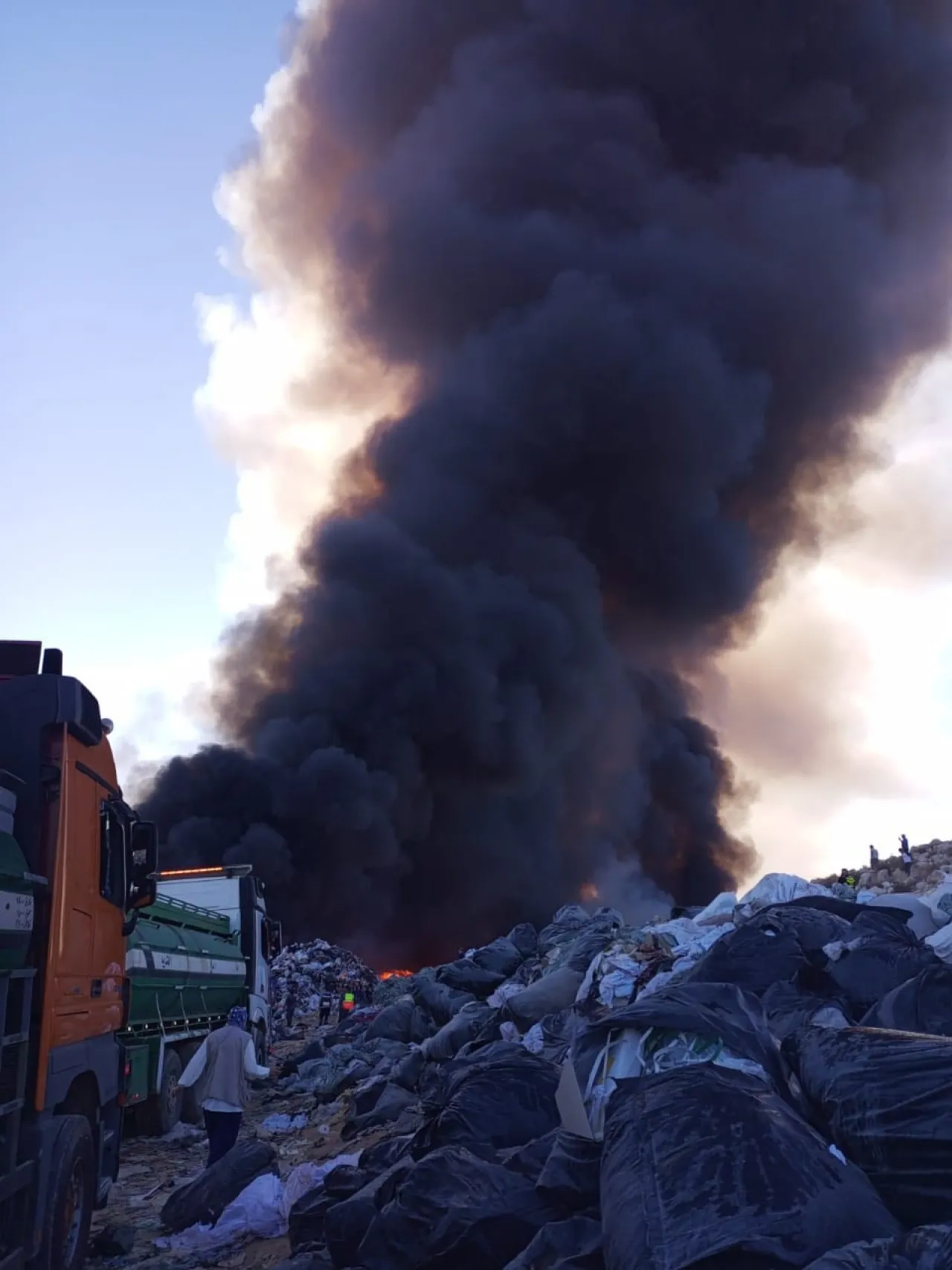 الأردن : حريق ضخم كشف تجاوزات خطيرة في مؤسسة أقمشة