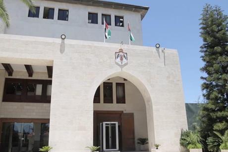 موظفون حكوميون إلى التقاعد (اسماء)