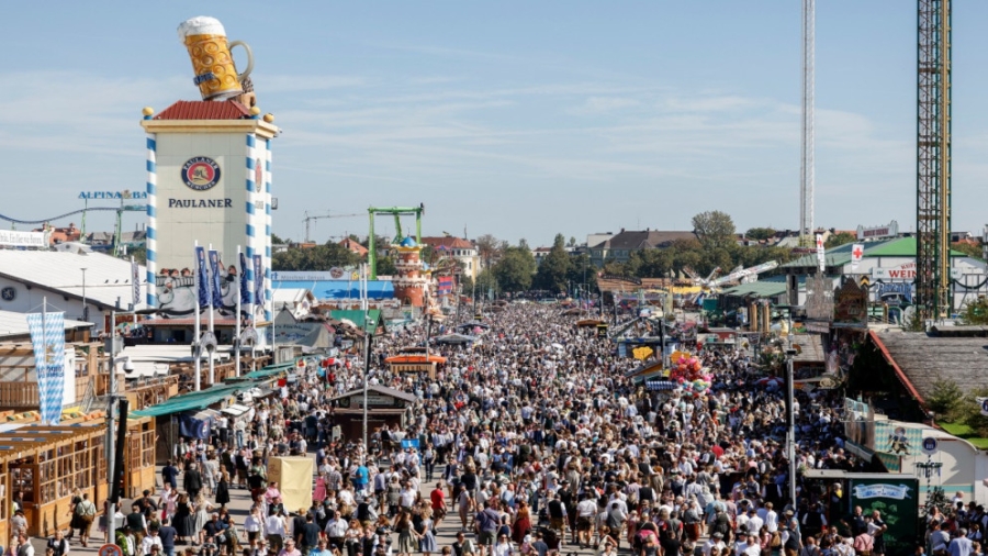 إغلاق موقع مهرجان أكتوبرفست بعد دوي انفجارات وحريق بمبنى في ميونيخ