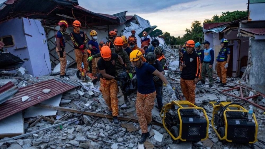 ارتفاع حصيلة ضحايا زلزال الفلبين إلى 72 قتيلا