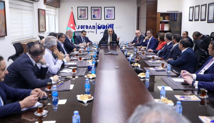 وزير السياحة يلتقي مديري فنادق في عمان