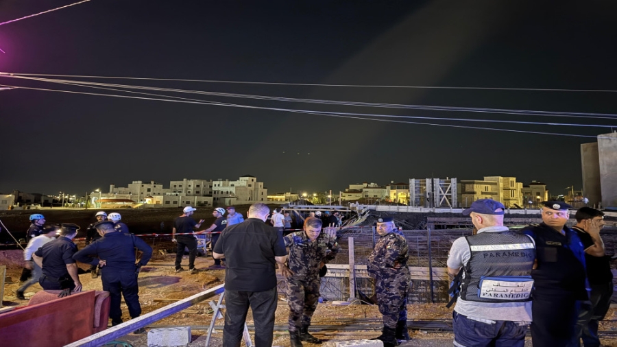 الدفاع المدني يتعامل مع انهيار اجزاء من مبنى قيد الانشاء في اربد.. وانباء عن اصابات