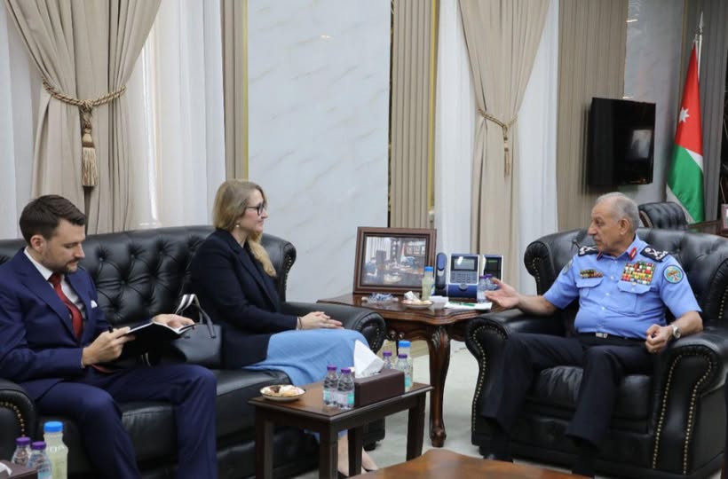 مدير الأمن العام يلتقي سفيرة جمهورية التشيك في عمّان