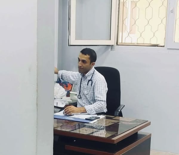 طبيب الفقراء في البقعة يتعرض لاعتداء...والأمن يوقف المتورط