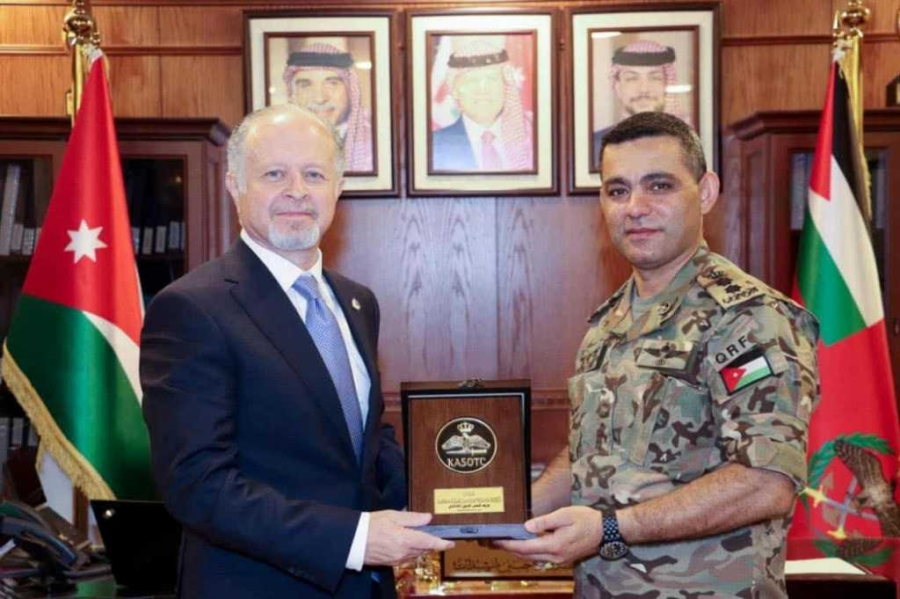 مدير عام صندوق الائتمان العسكري يزور مركز الملك عبدالله الثاني للعمليات الخاصة.