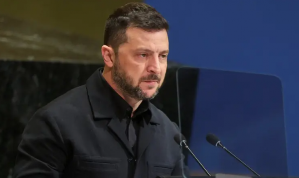 زيلينسكي لاوروبا: روسيا قادرة على انتهاك المجال الجوي في أي مكان