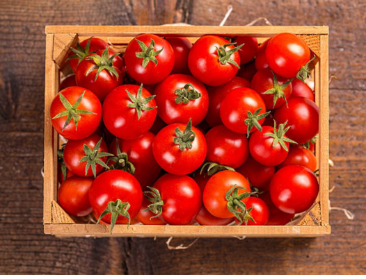 أين تحفظ الطماطم .. في الثلاجة أم في المطبخ؟