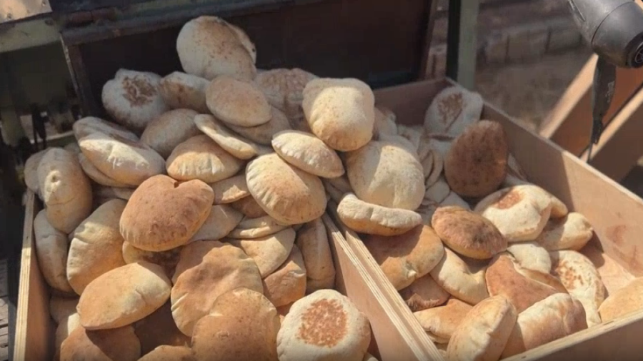 مخبز الحملة الأردنية يواصل عمله وسط القطاع ويزيد إنتاج الخبز للنازحين