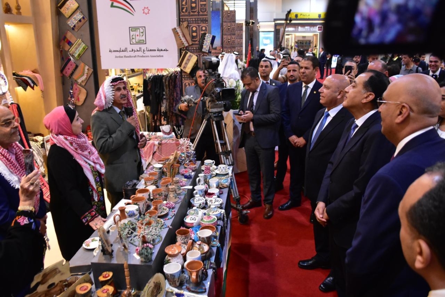 رئيس الوزراء المصري يزور الجناح الأردني في معرض تراثنا بالقاهرة