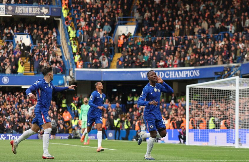 تشيلسي يهزم ليفربول  ويمنح أرسنال صدارة الدوري الإنجليزي