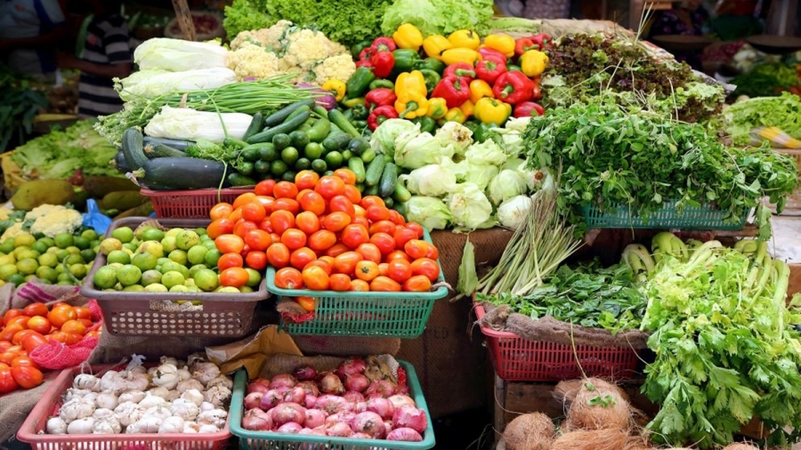 البندورة بـ 40 قرش والخيار بـ60 في السوق الركزي اليوم