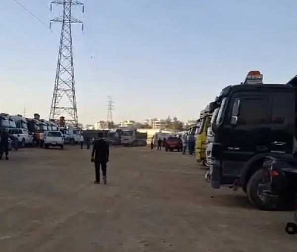 اعتصام سائقي الشاحنات في عمّان احتجاجًا على مواقع التفريغ وارتفاع كلفة التشغيل
