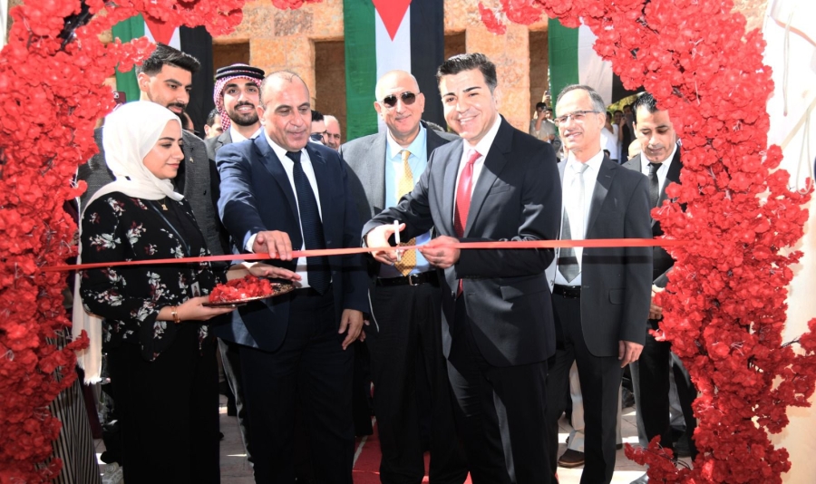 جامعة العلوم والتكنولوجيا تطلق الخيمة الإرشادية اصنع طريقًا للطلبة المستجدين