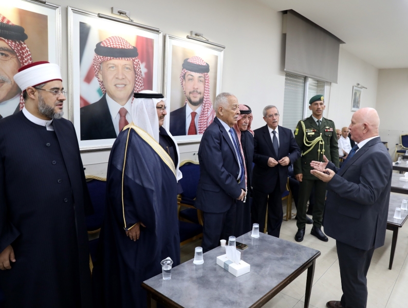 مندوبا عن الملك وولي العهد...العيسوي يعزي عشيرة المجالي