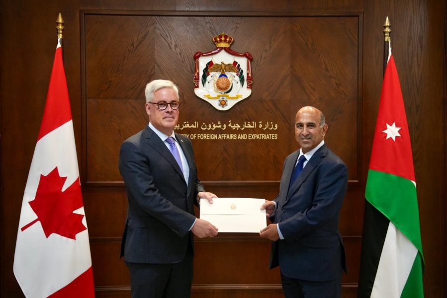 الفايز يتسلم أوراق اعتماد السفير الكندي الجديد لدى المملكة