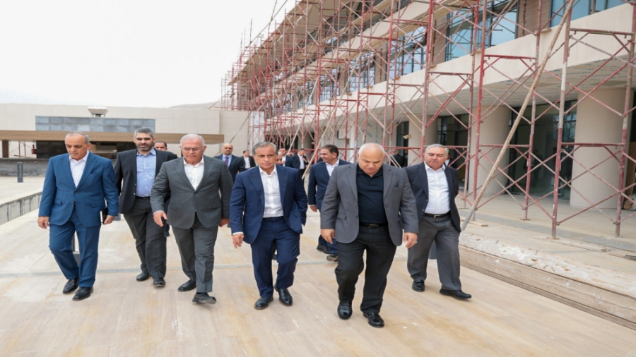 رئيس الوزراء يتفقد 5 مواقع في البترا والشوبك ووادي موسى