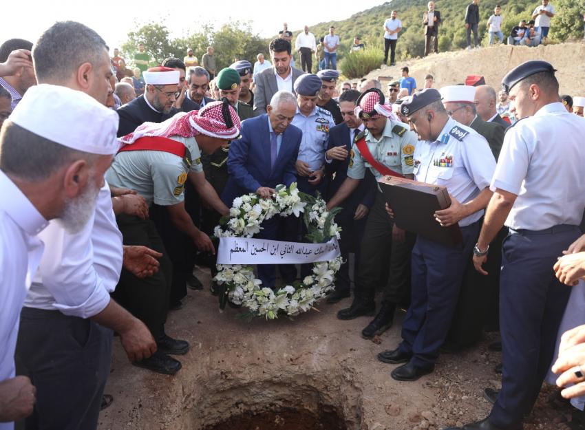 مندوباً عن الملك وولي العهد...العيسوي يشارك في تشييع جثمان قائد سلاح الجو الأسبق القضاة