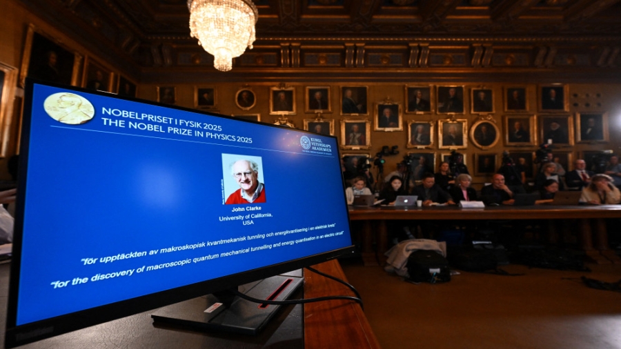 نوبل الفيزياء للبريطاني جون كلارك والفرنسي ميشال ديفوريه والأميركي جون مارتينيس