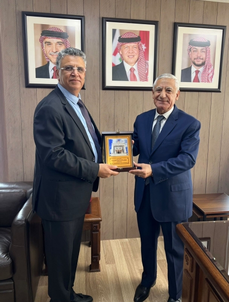 رئيس المحكمة الدستورية يستقبل وزير العدل المغربي لبحث التعاون القضائي