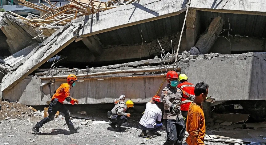 ارتفاع حصيلة ضحايا انهيار مدرسة في إندونيسيا إلى 67