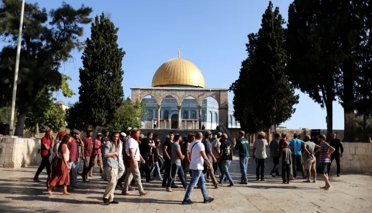 مستوطنون يقتحمون باحات الأقصى