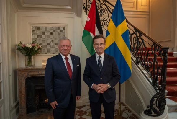 الملك يبحث مع رئيس وزراء السويد تعزيز التعاون الثنائي وجهود تحقيق السلام في المنطقة