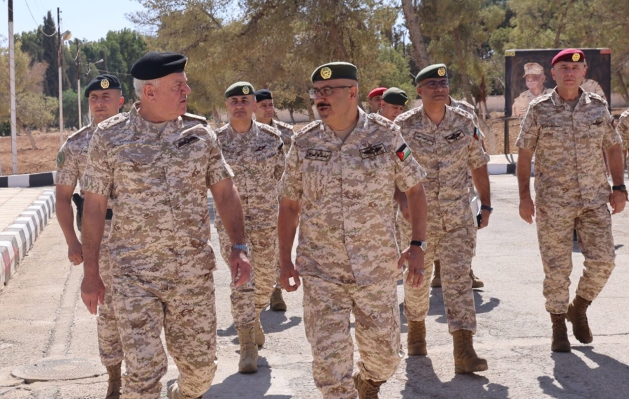 رئيس هيئة الأركان يتفقد المنطقة العسكرية الشرقية ويشيد بجهودها في حماية الحدود