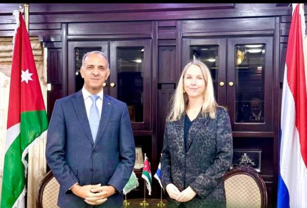 رئيس ديوان المحاسبة يبحث مع السفيرة الهولندية تعزيز التعاون وتطوير برامج بناء القدرات