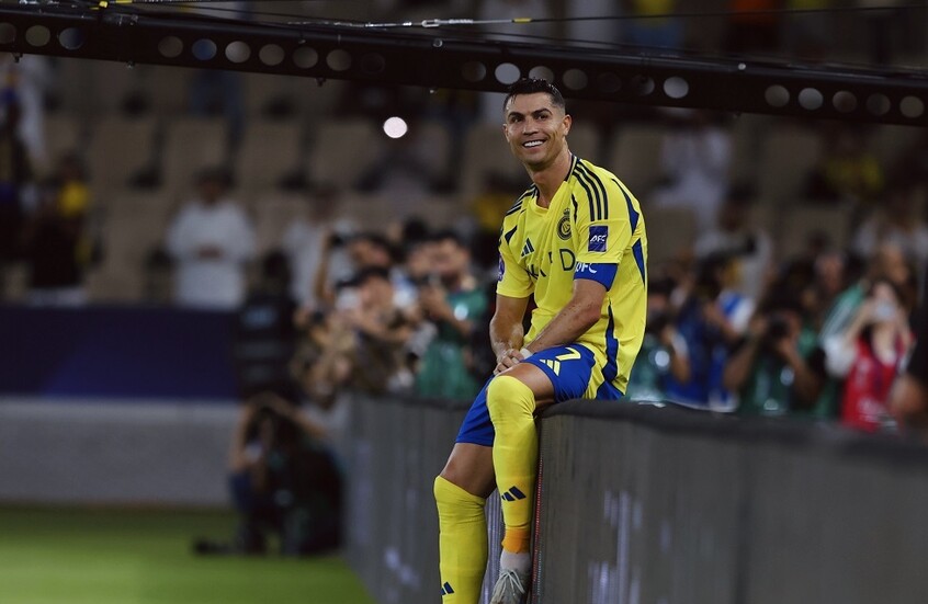 مدرب ملاكمة أمريكي يثير الجدل بطلبه مقابلة رونالدو لـتعزيز قدراته الذهنية